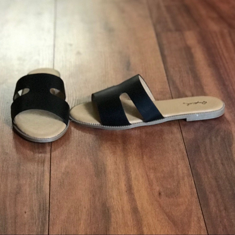 Sandals - Picture 10 of 10